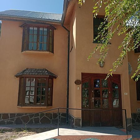 La Casa De Emma Hostel Esquel Kültér fotó